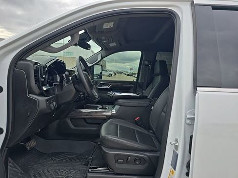Used 2025 Chevrolet Silverado 2500 LTZ w/ LTZ Plus Package image 9