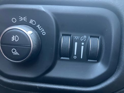 Used 2019 RAM 1500 Laramie Longhorn image 14