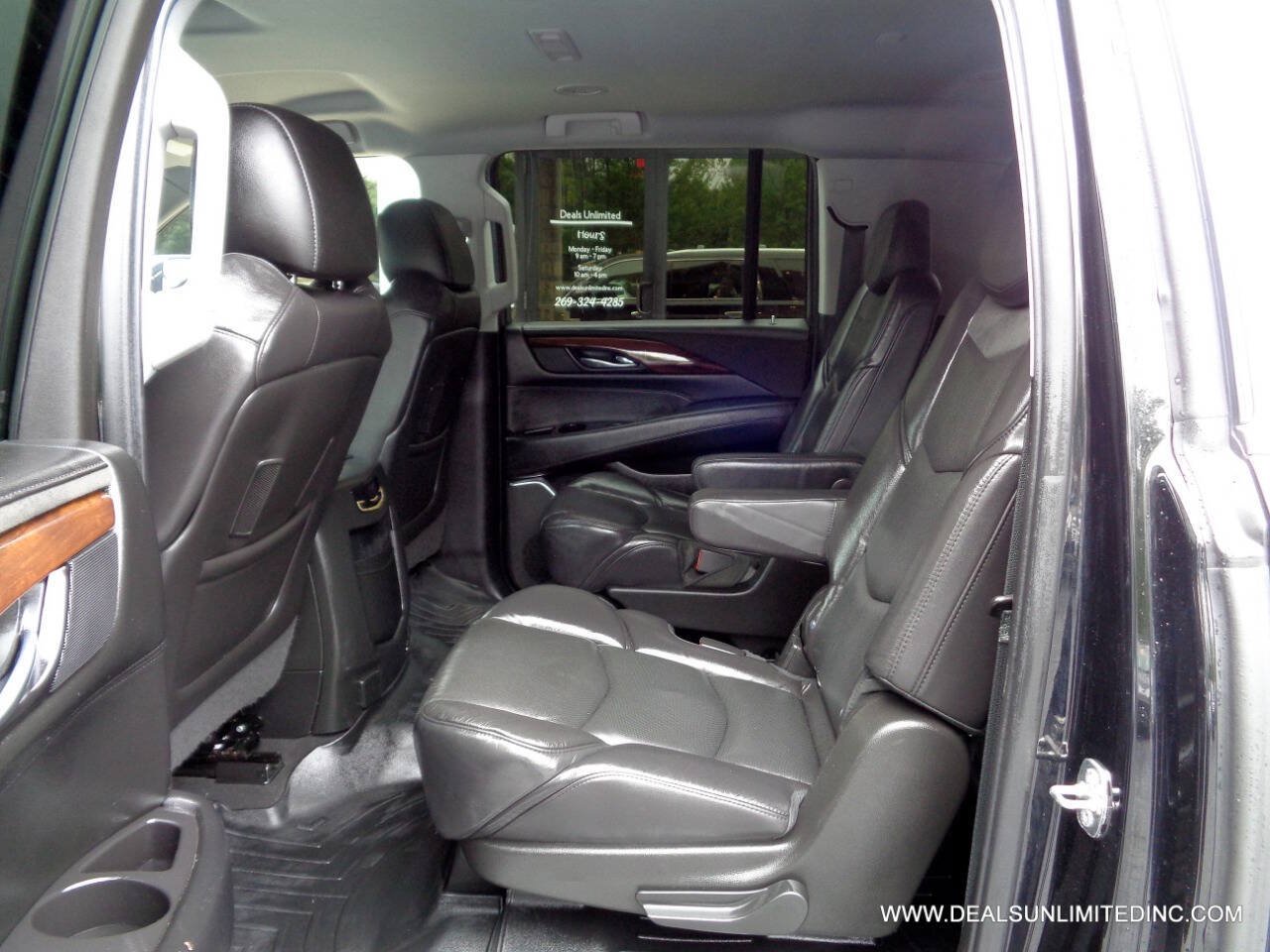 Used 2019 Cadillac Escalade ESV 4WD image 25