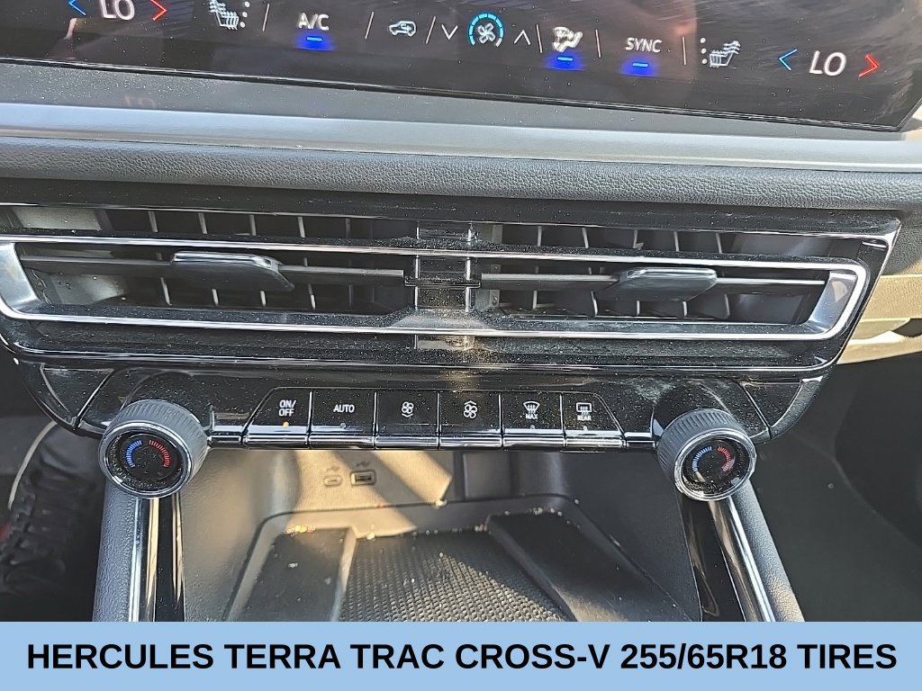 Used 2026 Chevrolet Traverse LT AWD/4WD image 25