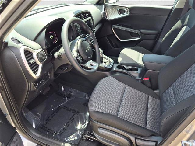 Used 2024 Kia Soul LX w/ LX Technology Package FWD image 15