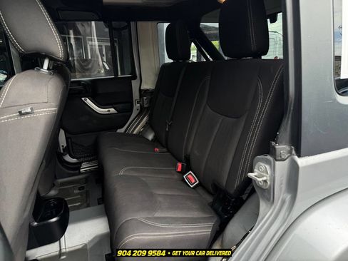 Used 2018 Jeep Wrangler Unlimited Sahara AWD/4WD image 27