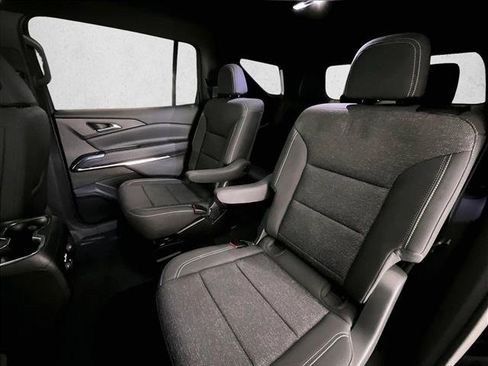 Used 2025 Chevrolet Traverse LT FWD image 28