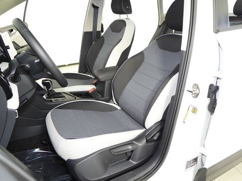 Certified 2025 Volkswagen Taos S FWD image 21