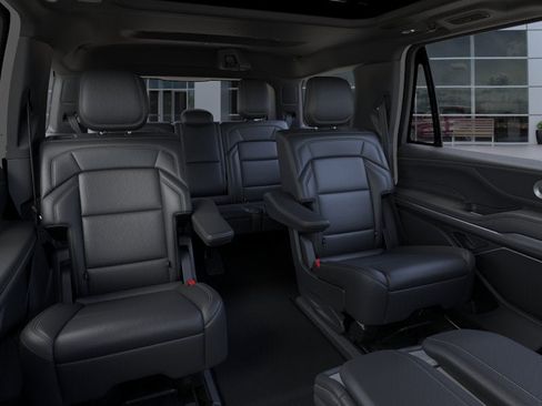 New 2026 Lincoln Navigator Reserve w/ Jet Appearance Package image 11