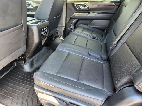 Used 2023 Chevrolet Suburban High Country AWD/4WD image 15