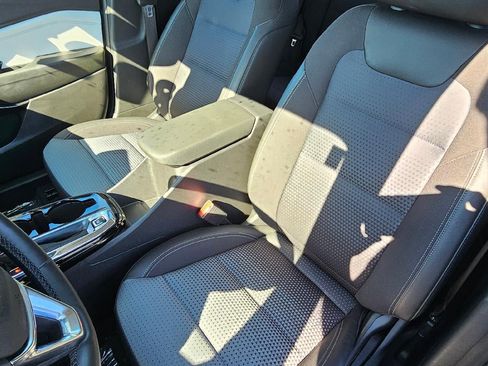 Used 2024 Chevrolet Trax LT w/ Sunroof Package image 9