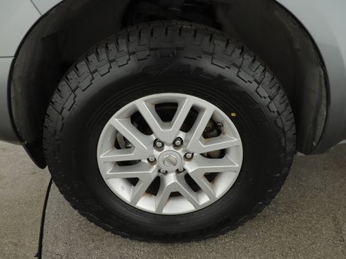 Used 2016 Nissan Frontier SV image 7