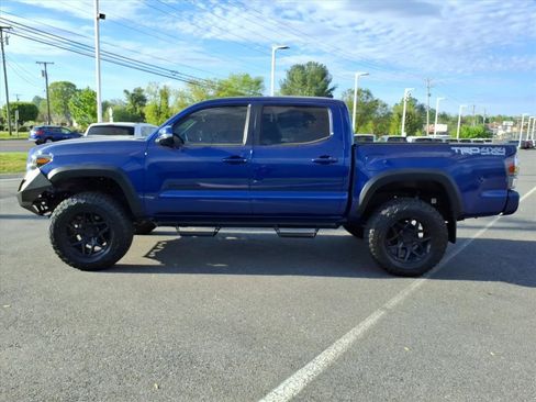 Used 2023 Toyota Tacoma TRD Off-Road w/ Technology Package AWD/4WD image 13
