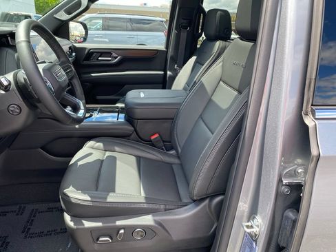 Used 2026 GMC Yukon Denali w/ Sun & Power Step Package AWD/4WD image 11