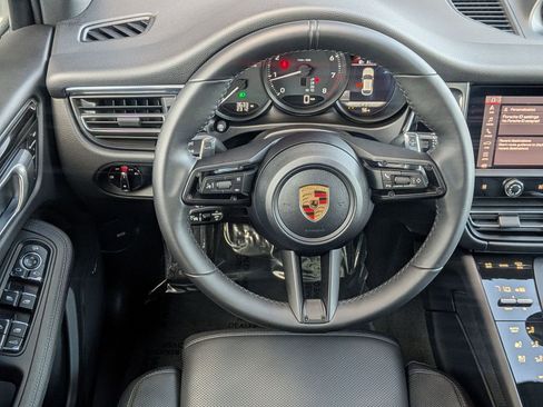 Certified 2026 Porsche Macan image 16