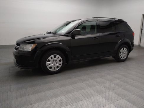 Used 2019 Dodge Journey SE image 2