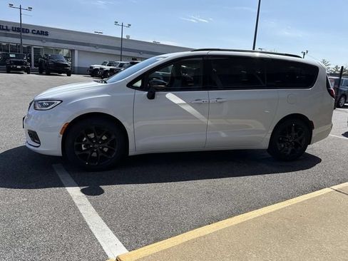 New 2026 Chrysler Pacifica Limited w/ S Appearance Package FWD image 27