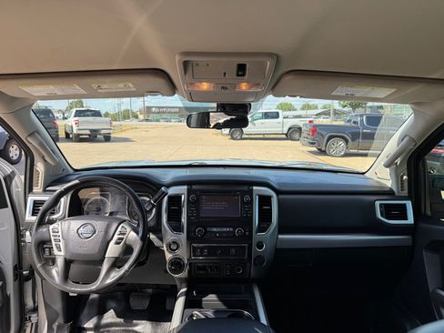 Used 2018 Nissan Titan PRO-4X w/ Pro-4x Utility Package AWD/4WD image 22