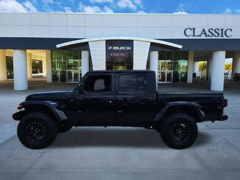 Used 2022 Jeep Gladiator Sport AWD/4WD image 3