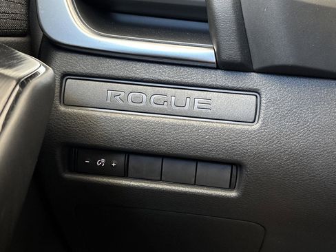 Used 2023 Nissan Rogue S image 13