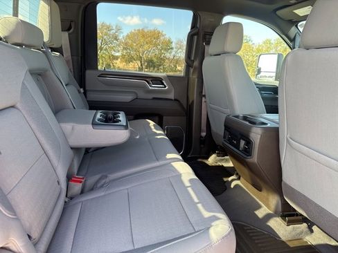 Used 2024 Chevrolet Silverado 2500 LT w/ Convenience Package image 26