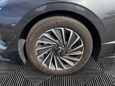 Certified 2025 Hyundai Sonata Limited FWD image 15