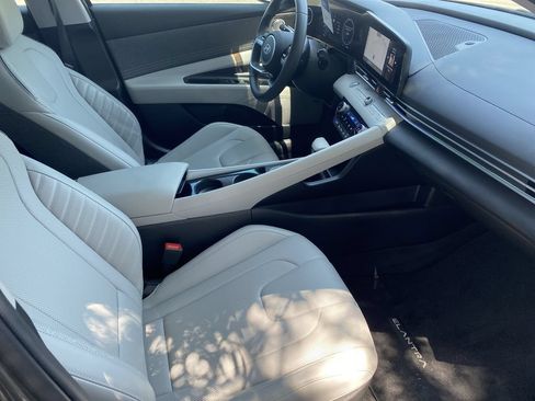 Certified 2024 Hyundai Elantra Limited FWD image 34