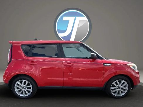 Used 2017 Kia Soul + FWD image 4
