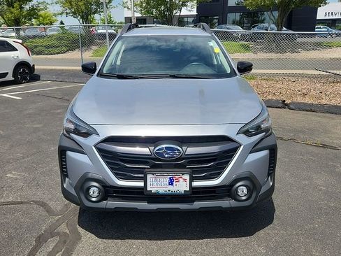 Used 2025 Subaru Outback Premium AWD/4WD image 2
