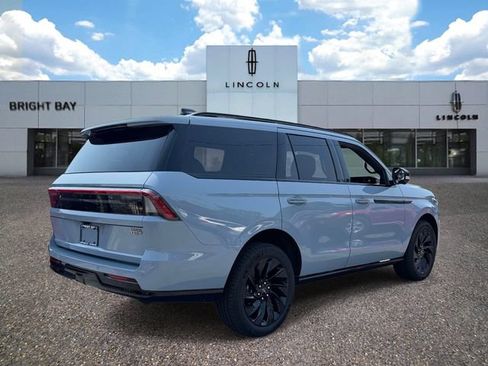 Used 2026 Lincoln Navigator Reserve w/ Jet Appearance Package AWD/4WD image 4