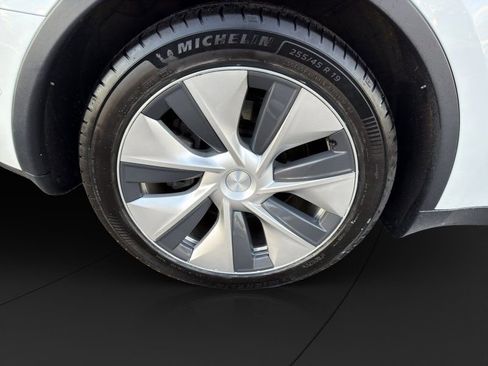 Used 2020 Tesla Model Y Long Range image 23