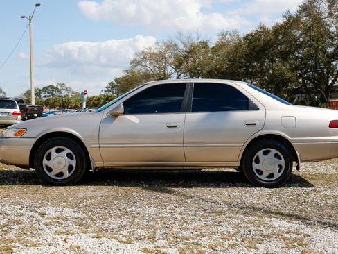 Used 1997 Toyota Camry CE image 3