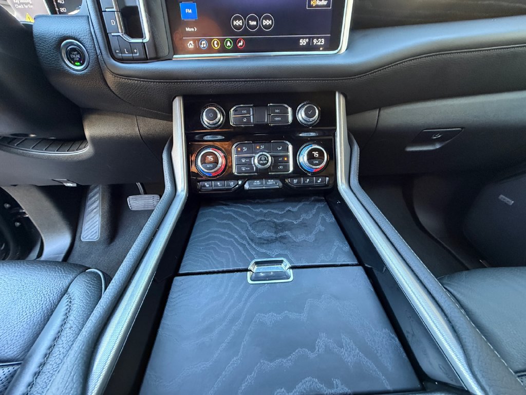 Used 2021 GMC Yukon Denali w/ LPO, Illumination Package AWD/4WD image 12