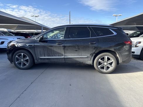 Used 2021 Buick Enclave Essence image 6