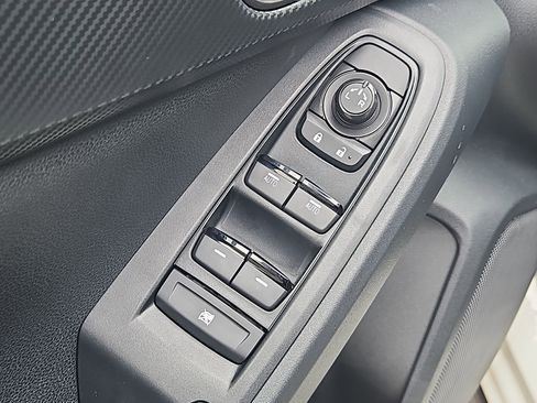 Certified 2025 Subaru Crosstrek 2.0i Premium image 18