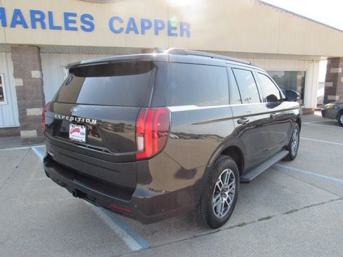 Used 2025 Ford Expedition Active AWD/4WD image 5