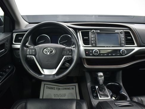 Used 2017 Toyota Highlander Limited Platinum image 19
