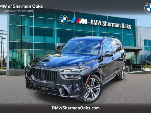 Used 2023 BMW X7 xDrive40i w/ M Sport Package AWD/4WD image 1
