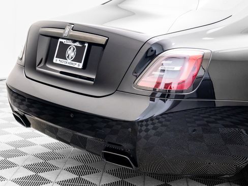 Used 2022 Rolls-Royce Ghost Black Badge image 40