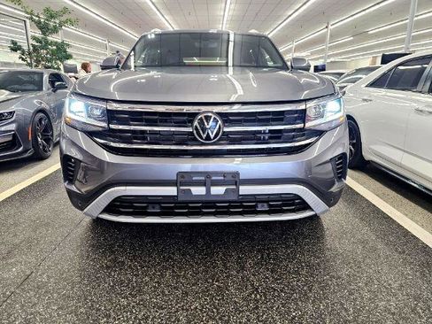 Used 2021 Volkswagen Atlas Cross Sport SE image 2