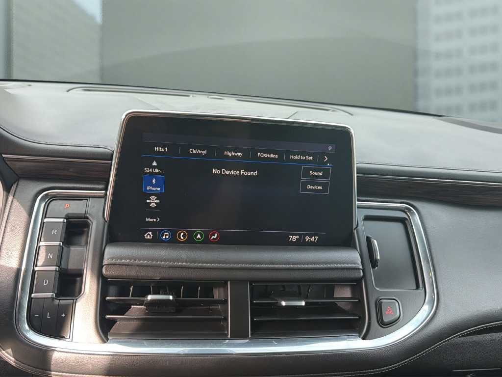 Used 2021 Chevrolet Tahoe Z71 w/ Luxury Package AWD/4WD image 27