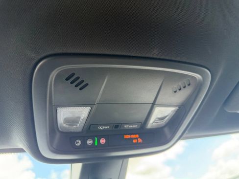 Used 2023 Chevrolet Traverse LS FWD image 21