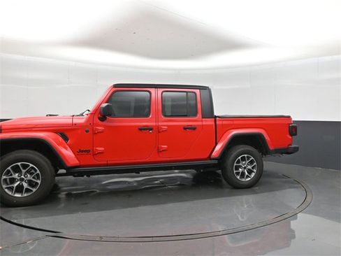 Used 2024 Jeep Gladiator Sport image 2