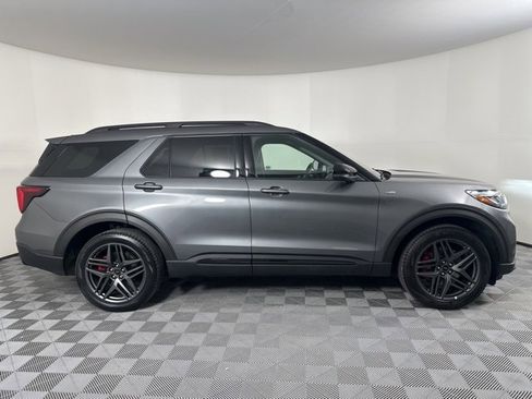 Used 2025 Ford Explorer ST-Line w/ ST-Line Street Pack image 2