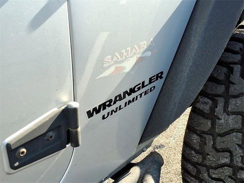 Used 2011 Jeep Wrangler Unlimited Sahara w/ Connectivity Group image 8