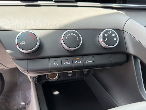 New 2026 Hyundai Elantra SE FWD image 23
