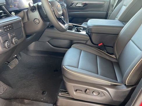 New 2025 Chevrolet Suburban Premier image 13