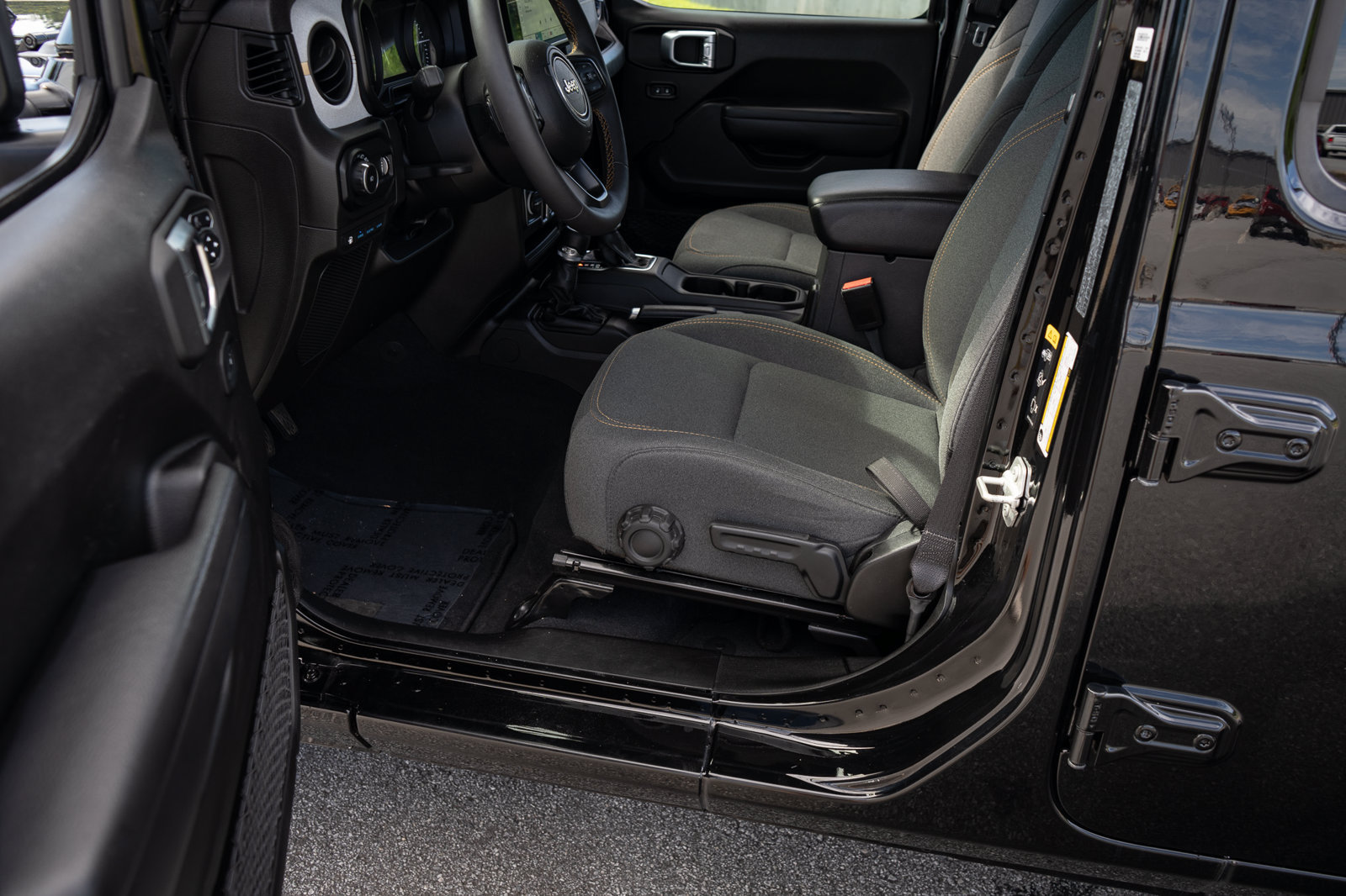 Used 2024 Jeep Wrangler Unlimited w/ Convenience Group AWD/4WD image 17