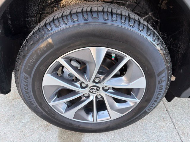 Used 2017 Toyota RAV4 XLE w/ Convenience Package AWD/4WD image 7