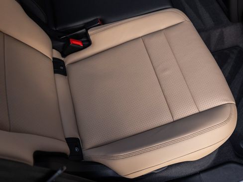 Certified 2026 Porsche Cayenne AWD/4WD image 37