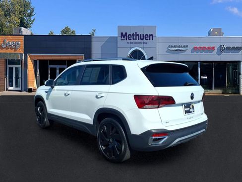 Used 2023 Volkswagen Taos SE w/ Panoramic Sunroof Package AWD/4WD image 7