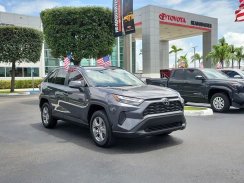 Used 2025 Toyota RAV4 LE AWD/4WD image 2