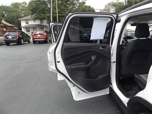 Used 2018 Ford Escape SE FWD image 18