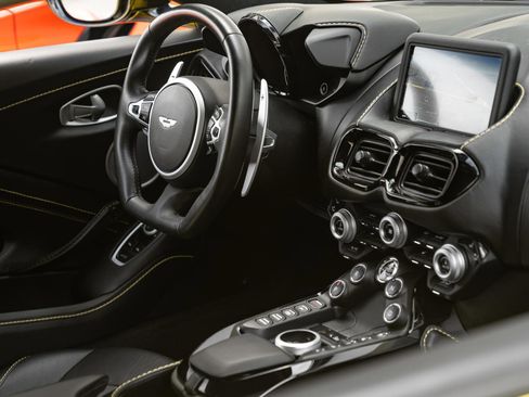 Used 2020 Aston Martin V8 Vantage Coupe image 26